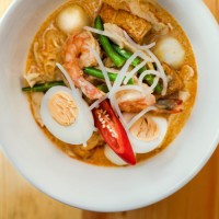 NYONYA KARI LAKSA